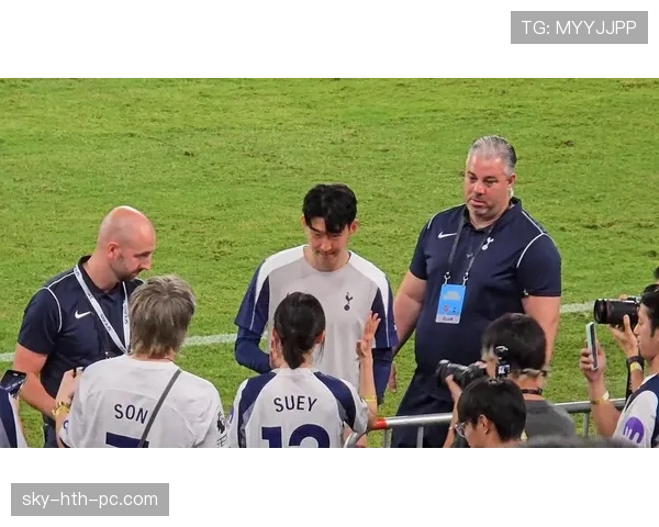 孙兴慜训练完直接去超市买打折饭团，这自律我真服了