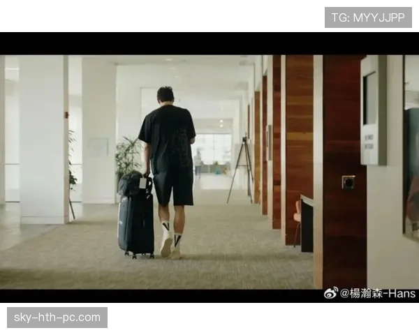 杨瀚森训练间隙买了几千块护肤品？这画风和球场上完全不搭啊！